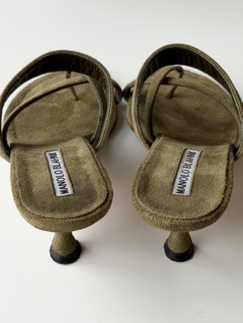 Vintage Manolo Blahnik olive suede thong sandals, IT 37.5, approx. US 7 - Picture 5 of 10